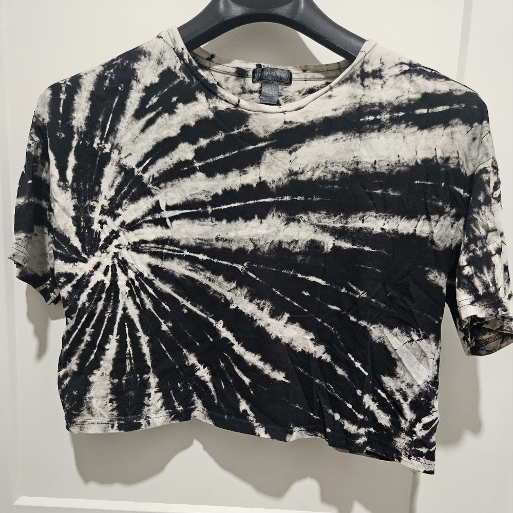 Tye dye back and creme crop top
